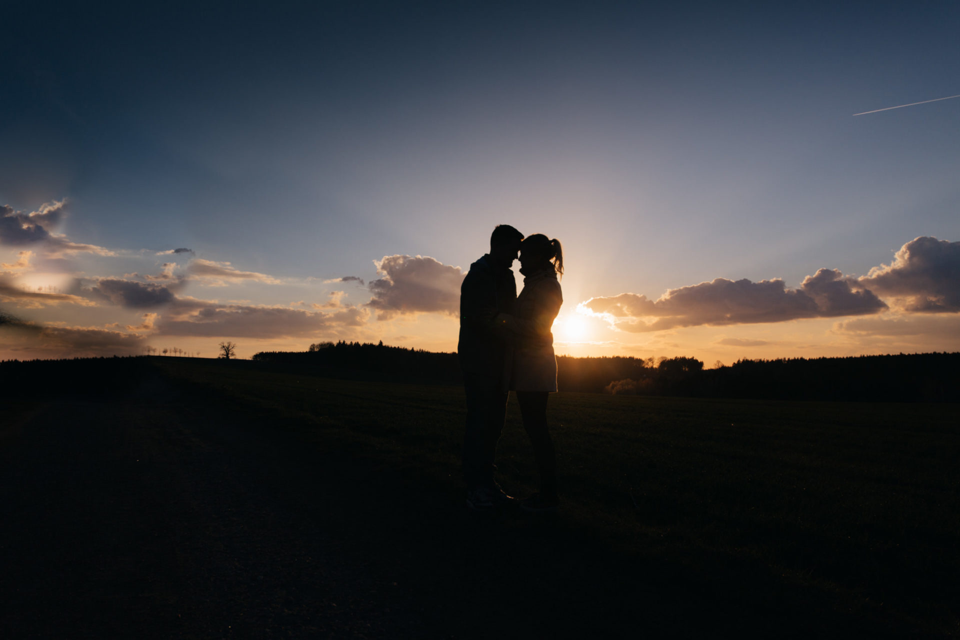 engagement session leipzig-sunset portraits-couple shoot leipzig-kalte eiche-wedding photographer germany-elopement europe