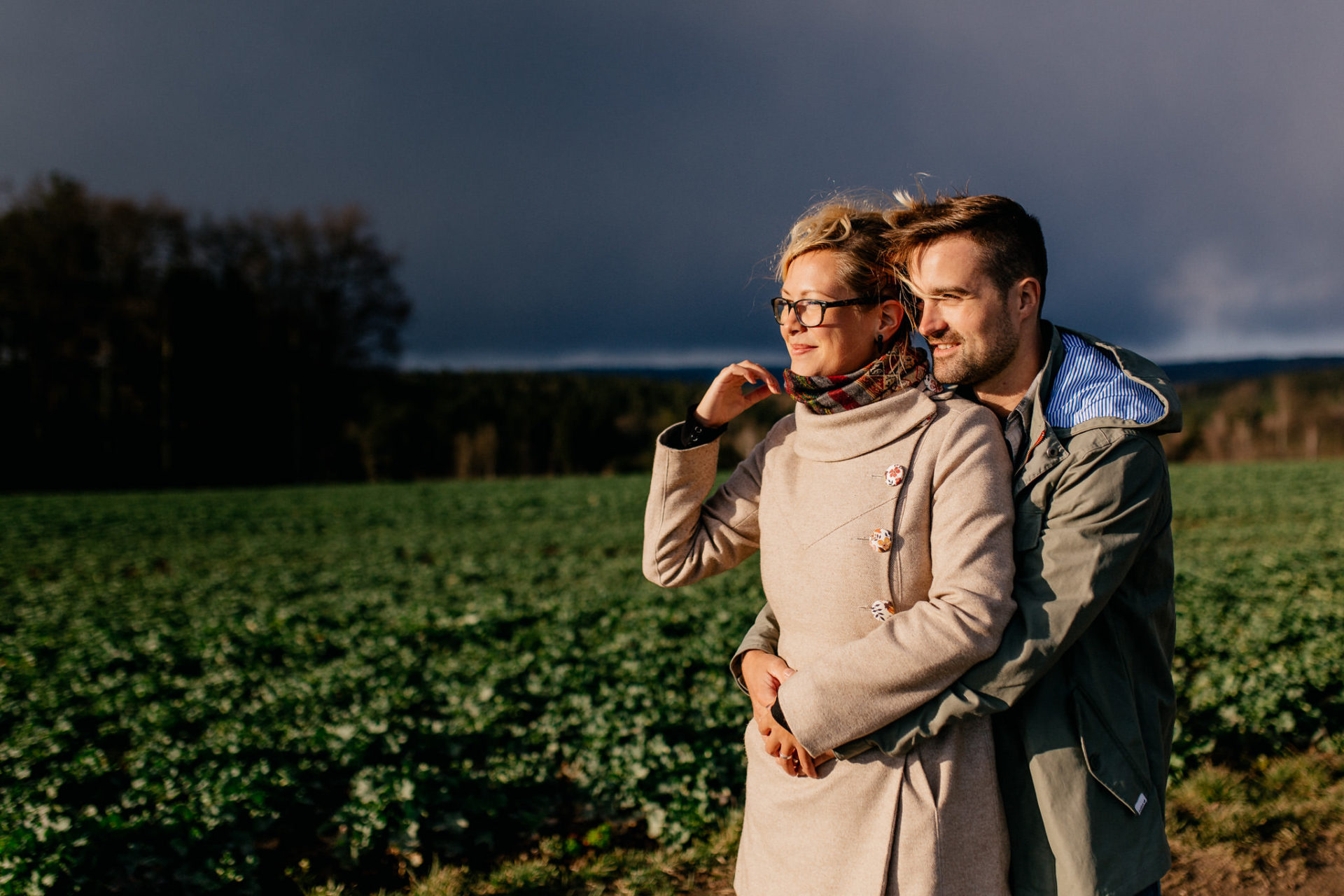 engagement session leipzig-couple shoot rain-storm portrait session-wedding photographer germany-elopement europe-kalte eiche