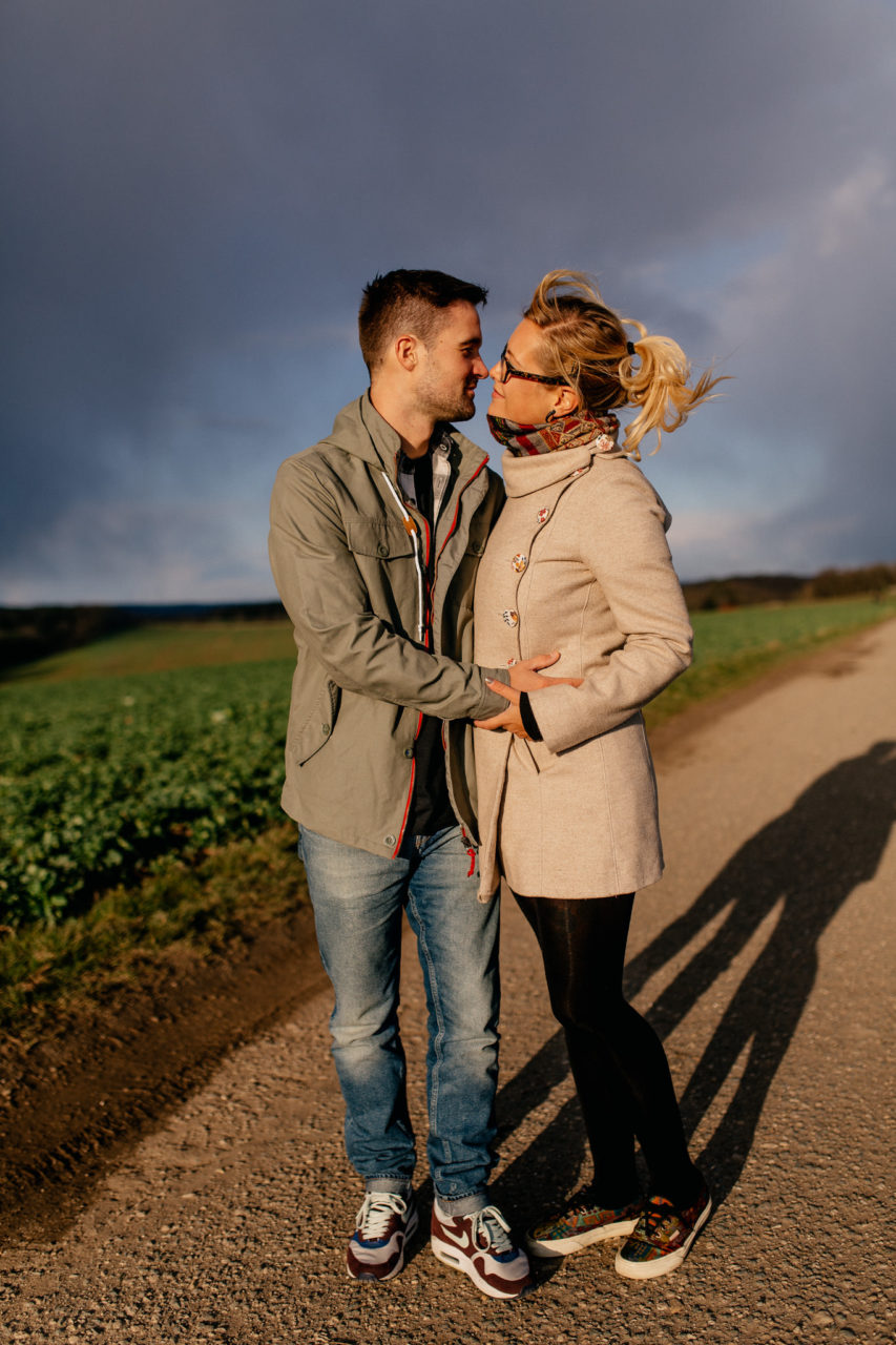 engagement session leipzig-couple shoot rain-storm portrait session-wedding photographer germany-elopement europe-kalte eiche