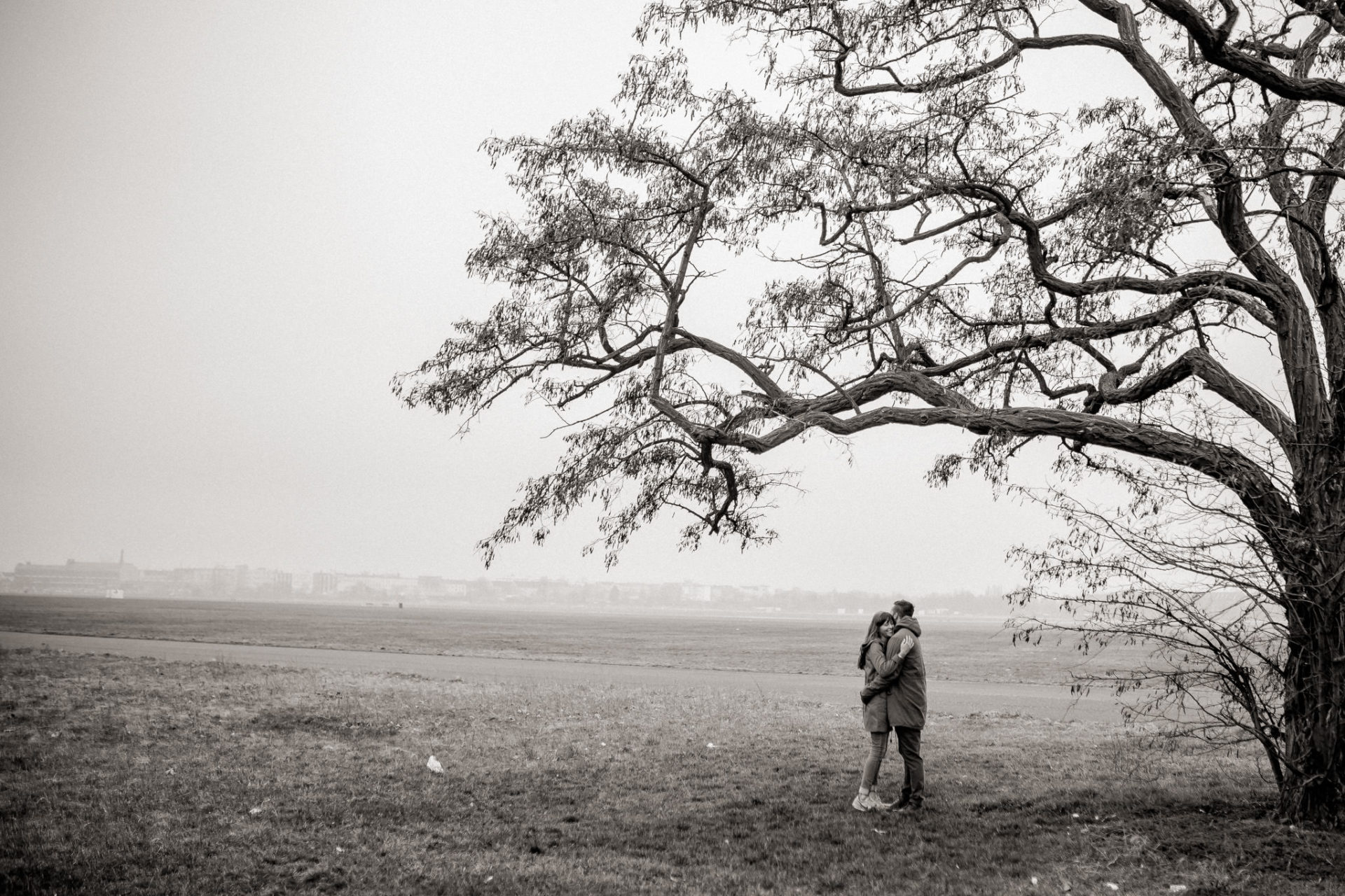 berlin wedding photographer-engagement session-couple portrait-intimate wedding photography-artistic portrait-Neukölln photographer