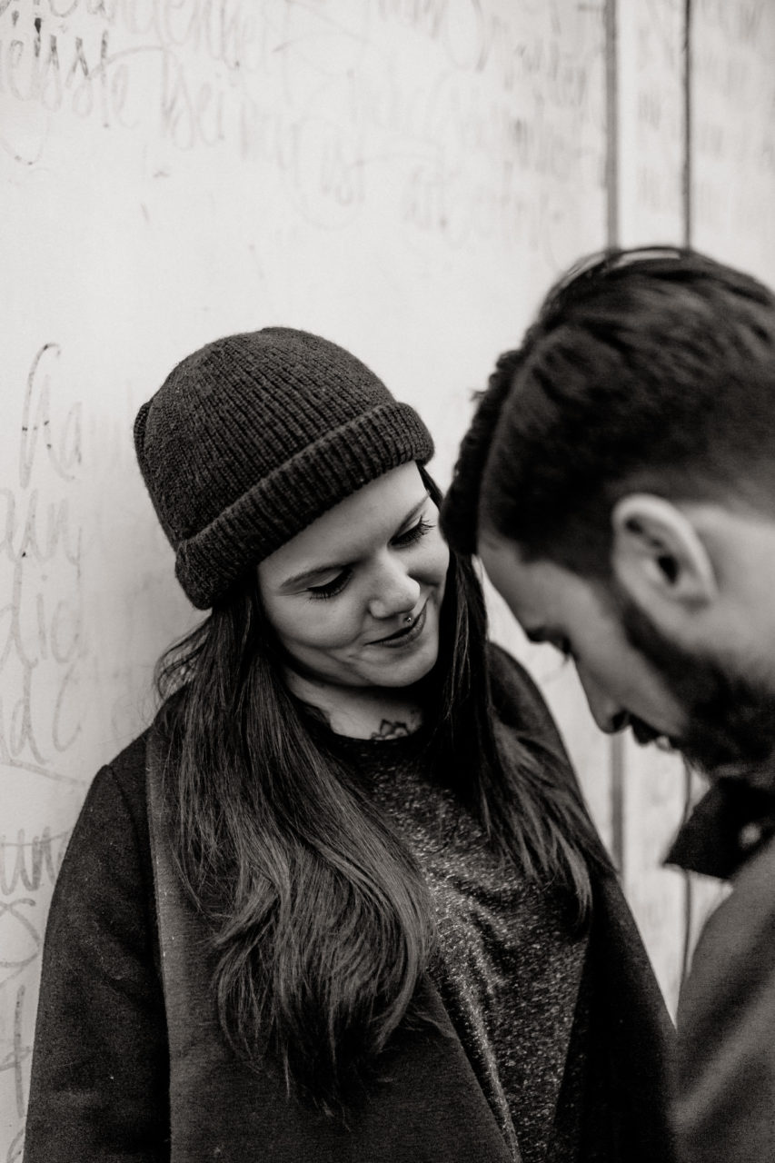 hamburg wedding photographer-emotional engagement session- tattooed couple-artistic portrait-Elbstrand