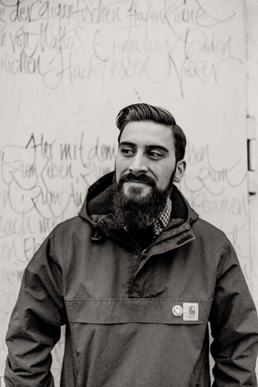 hamburg-beard-tattooed-cool guy-graffitty wall beach-Sankt Pauli-street portrait