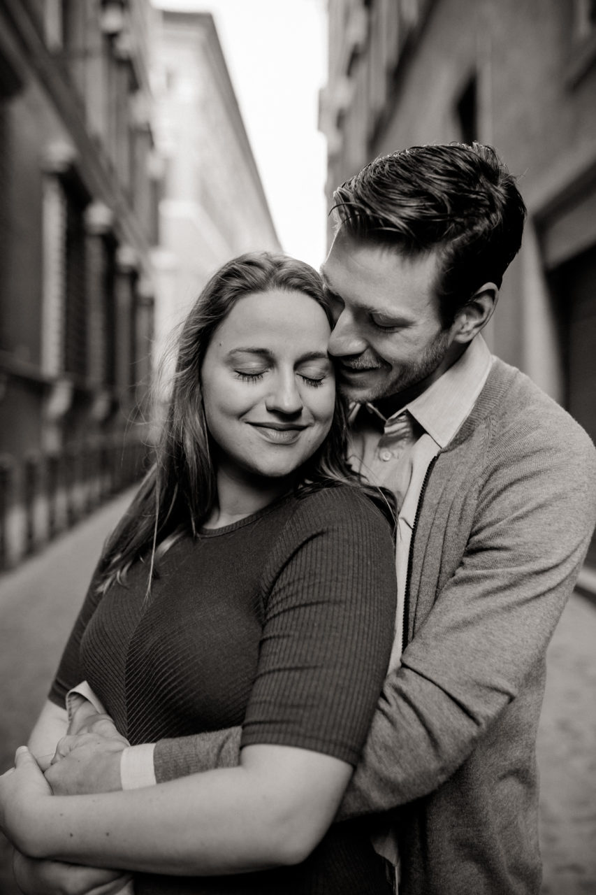 engagement shoot rome- couple photos-city trip-maternity photos-wedding photographer italy-intimate portraits-intimate portraits