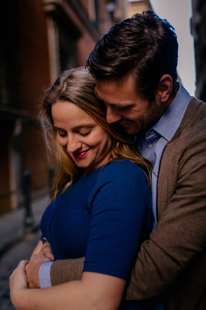 engagement shoot rome- couple photos-city trip-maternity photos-wedding photographer italy-intimate portraits-intimate portraits
