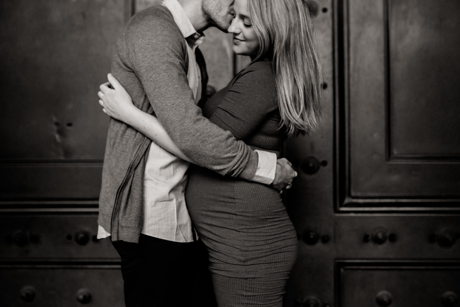 engagement shoot rome- couple photos-city trip-maternity photos-wedding photographer italy-intimate portraits-intimate baby belly shoot