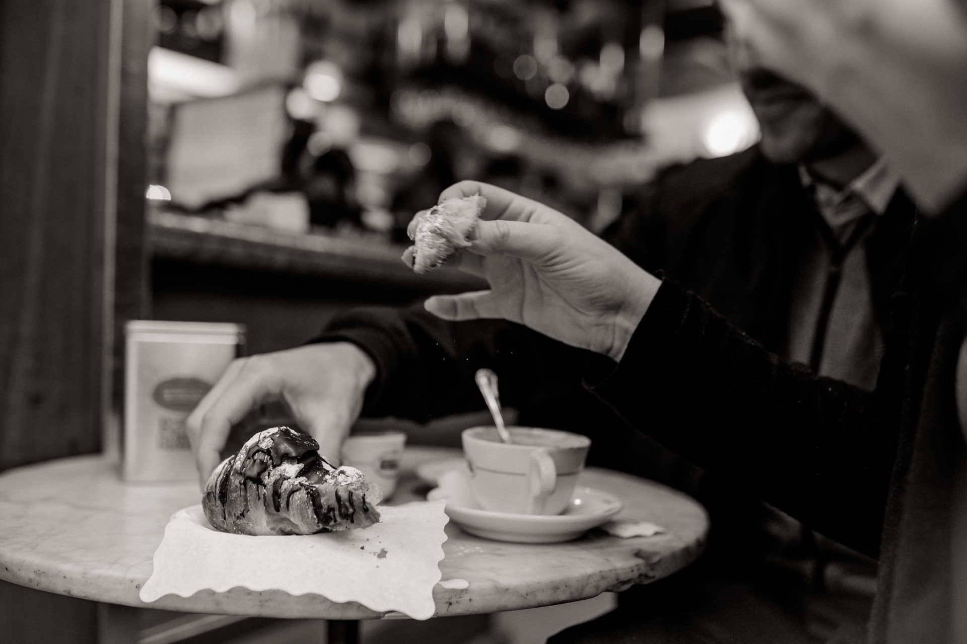 rome city trip-fontana trevi-espresso bar breakfast-photo shoot holidays-enjoy italy