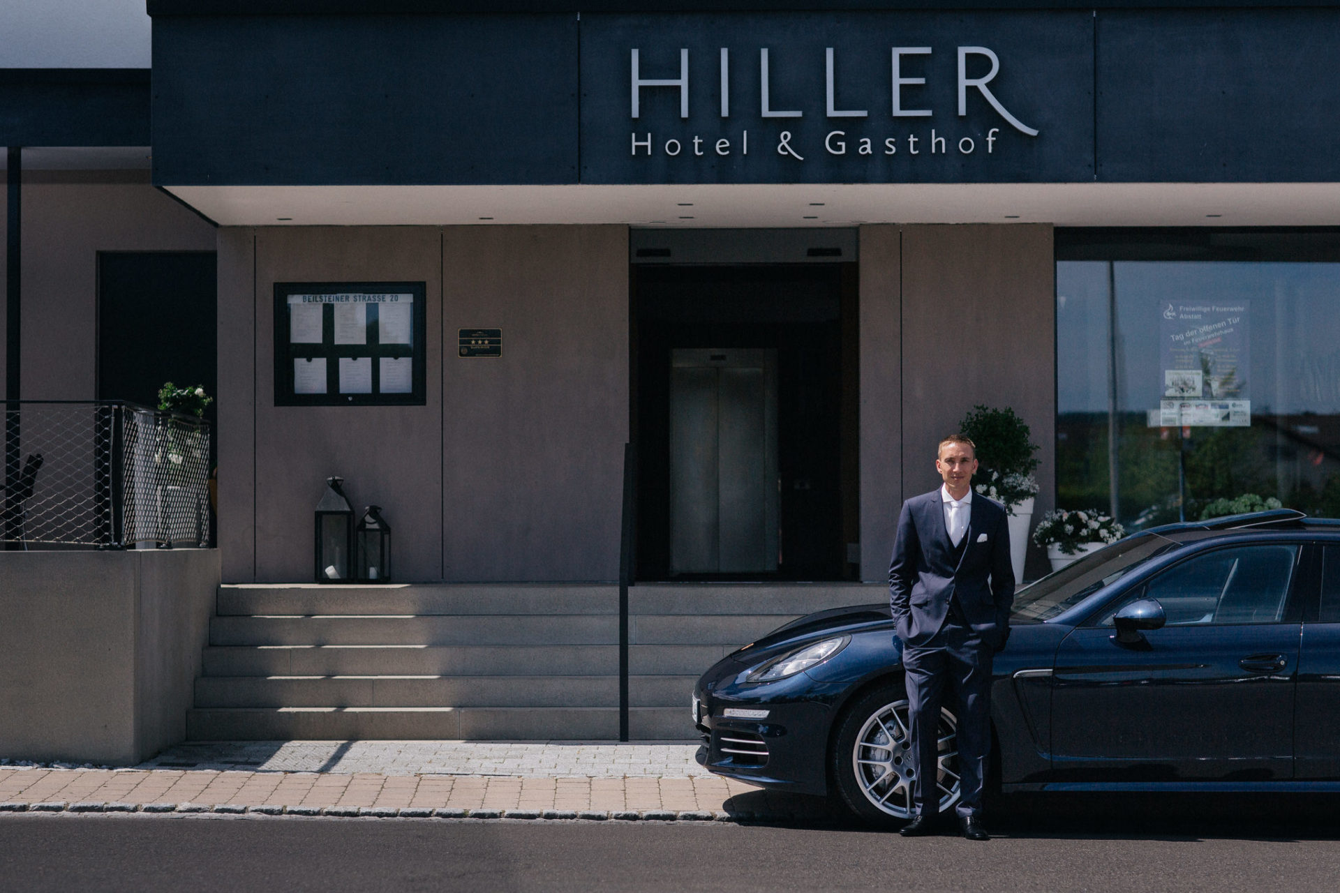 wedding photographer Stuttgart-castle wedding Stettenfels-Black forrest wedding-groom getting ready-porsche panamera