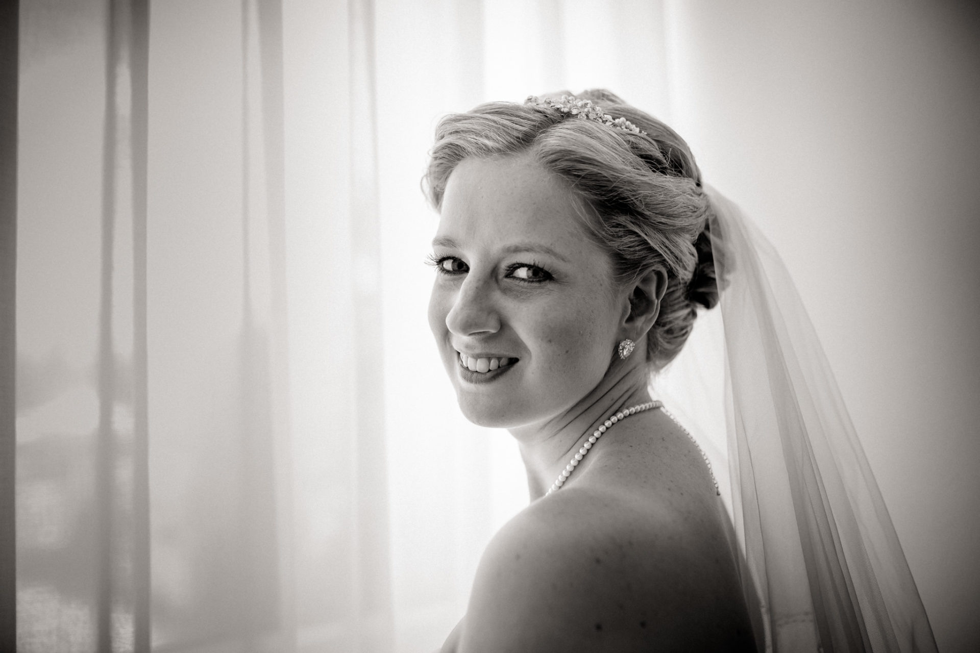 wedding photographer Stuttgart-castle wedding Stettenfels-Black forrest wedding-bride portrait- getting ready