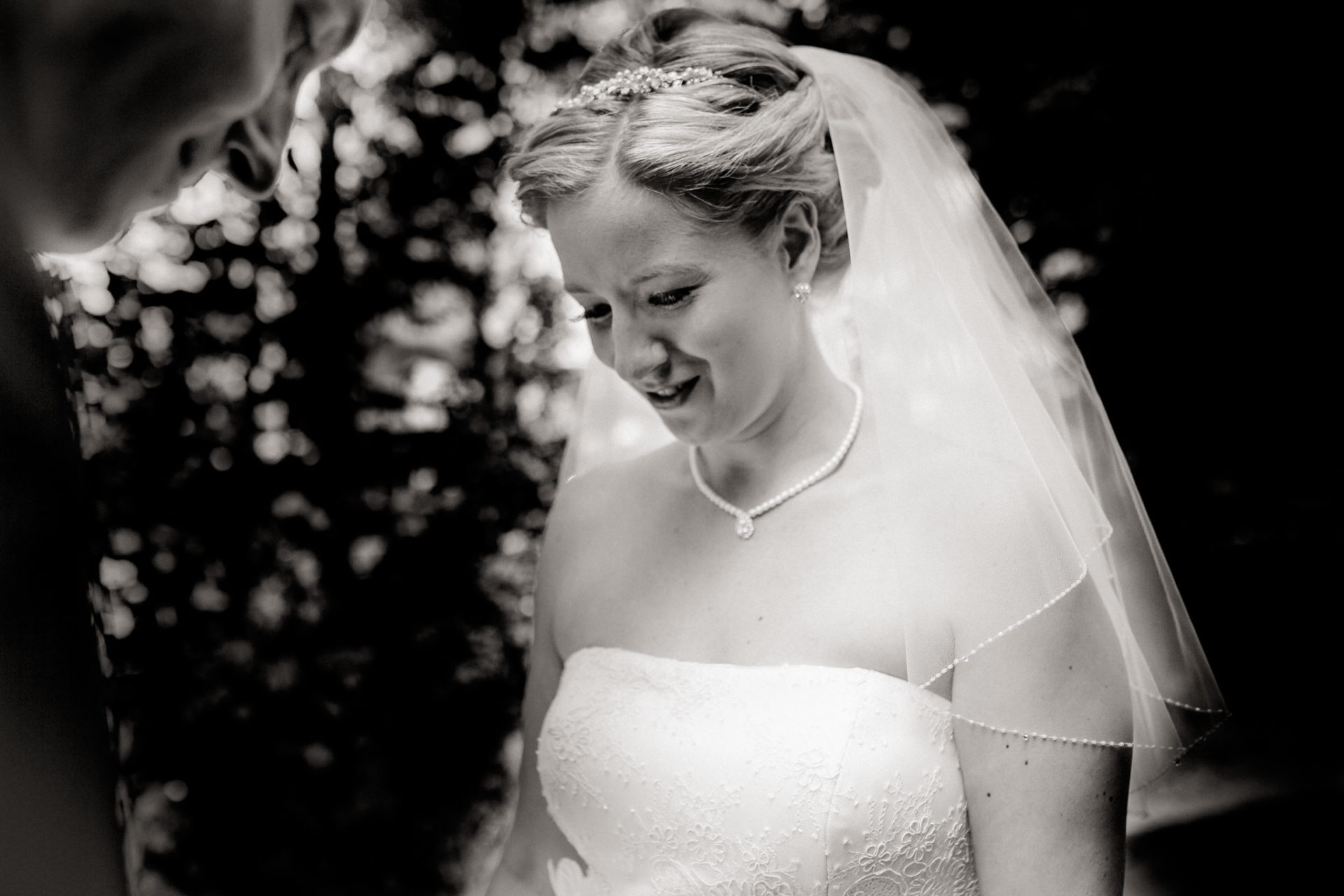 wedding photographer Stuttgart-castle wedding Stettenfels-Black forrest wedding-bride groom first look