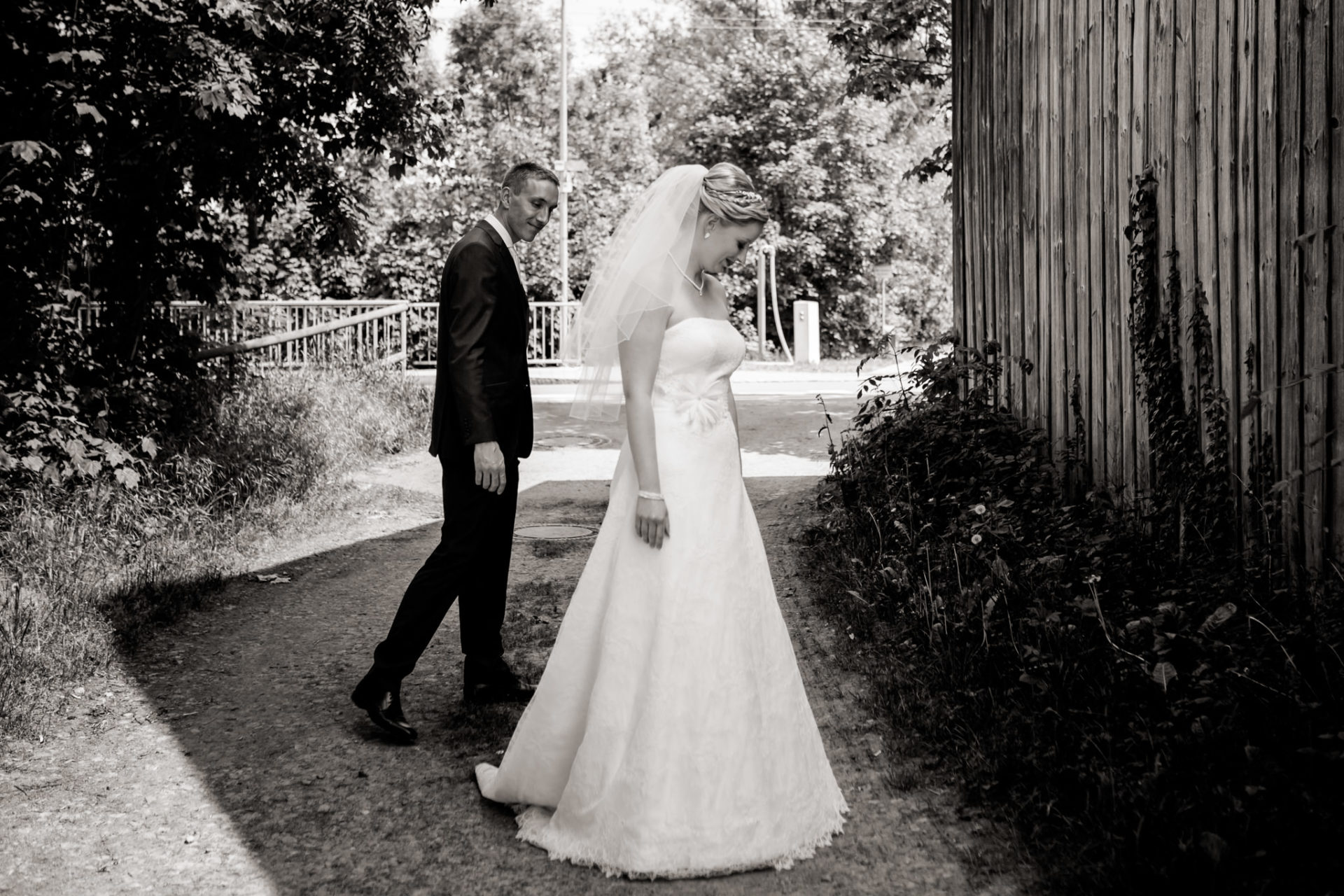 wedding photographer Stuttgart-castle wedding Stettenfels-Black forrest wedding-bride groom first look