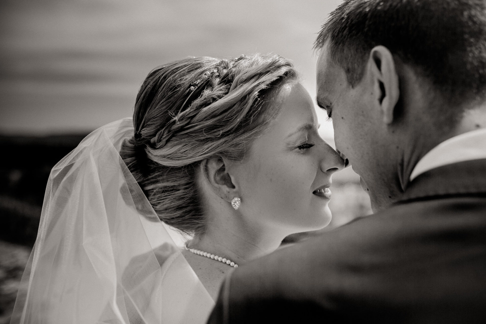 wedding photographer Stuttgart-castle wedding Stettenfels-Black forrest wedding-bride groom portrait