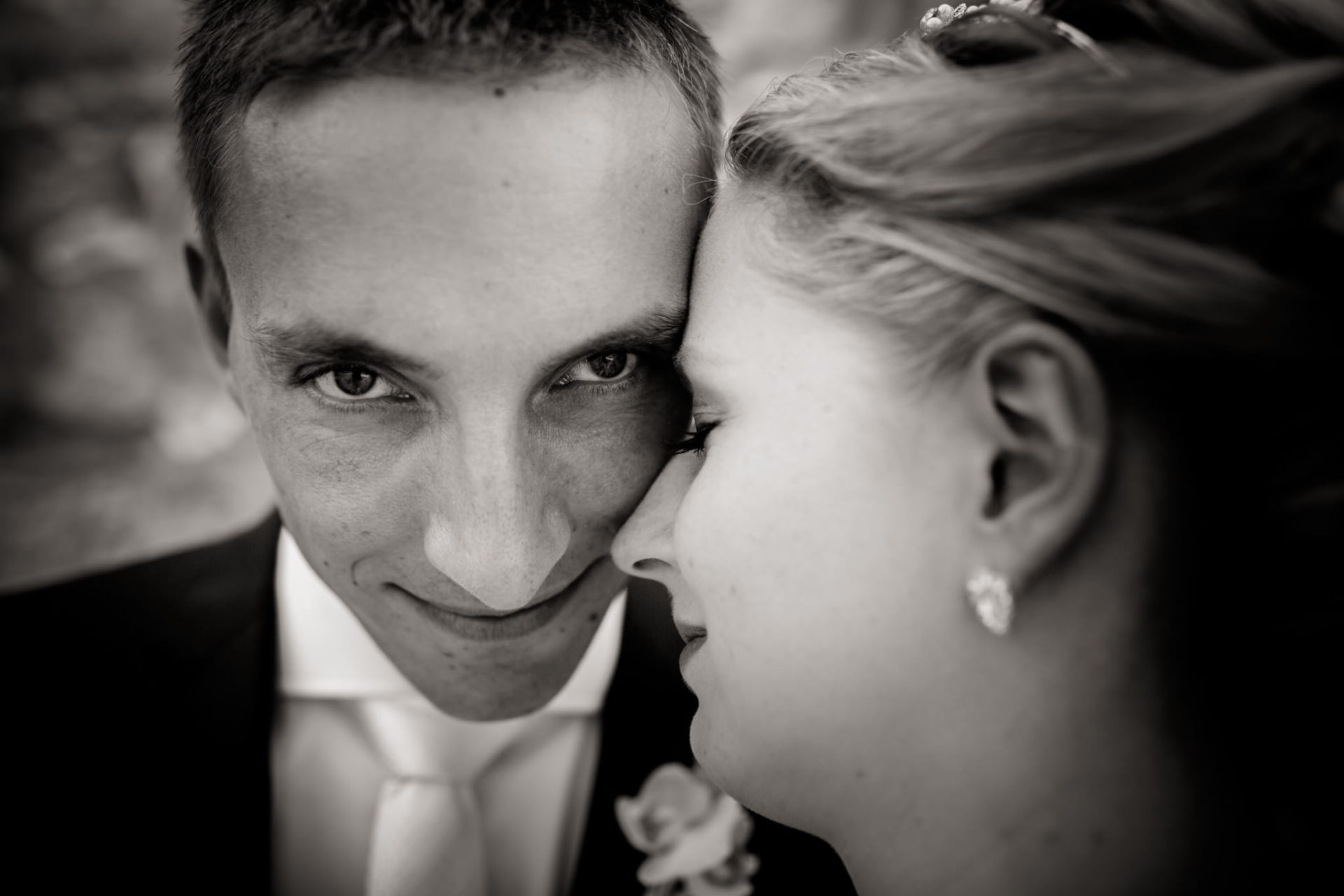 wedding photographer Stuttgart-castle wedding Stettenfels-Black forrest wedding-grooms portrait