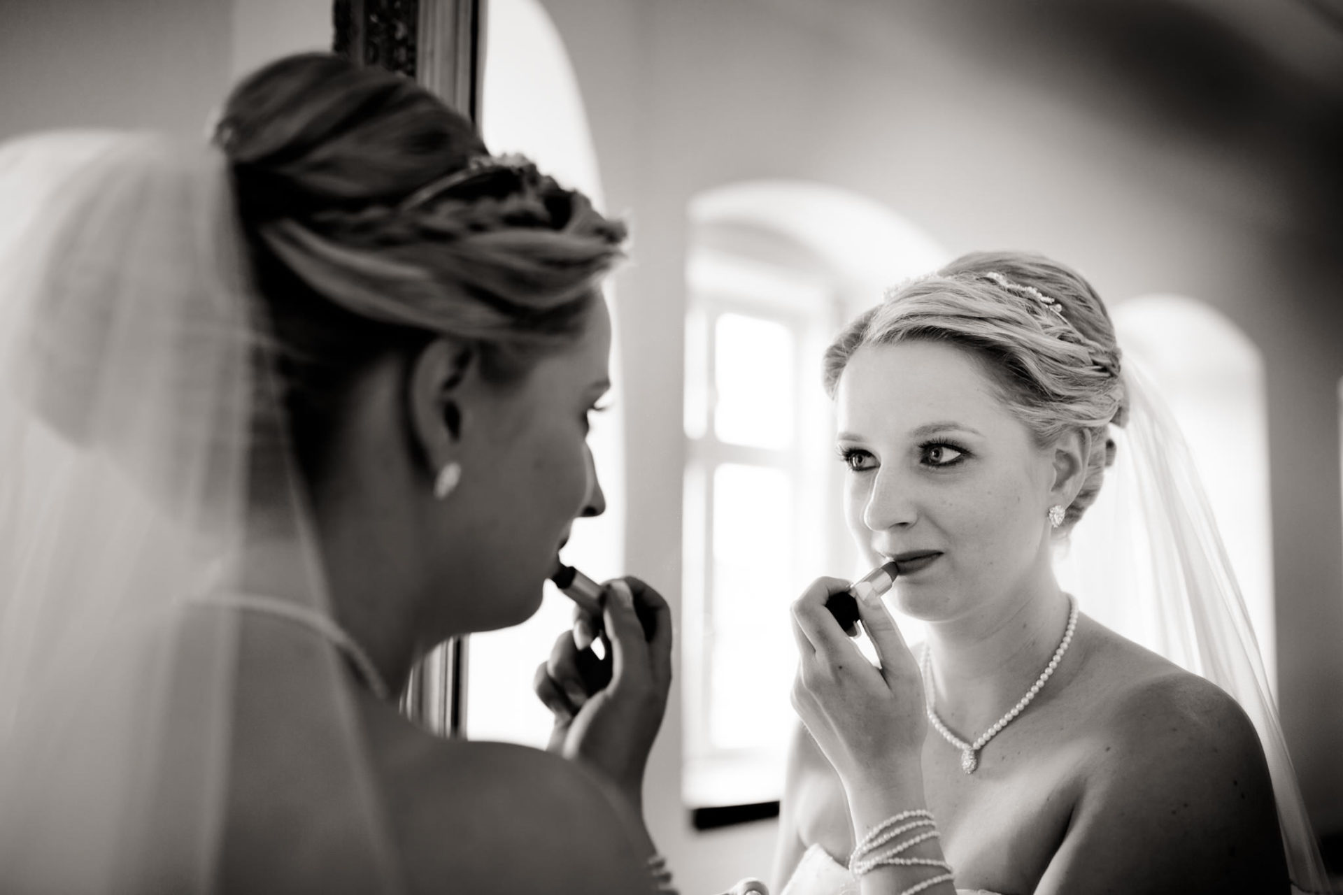 wedding photographer Stuttgart-castle wedding Stettenfels-Black forrest wedding-bride portrait-getting ready