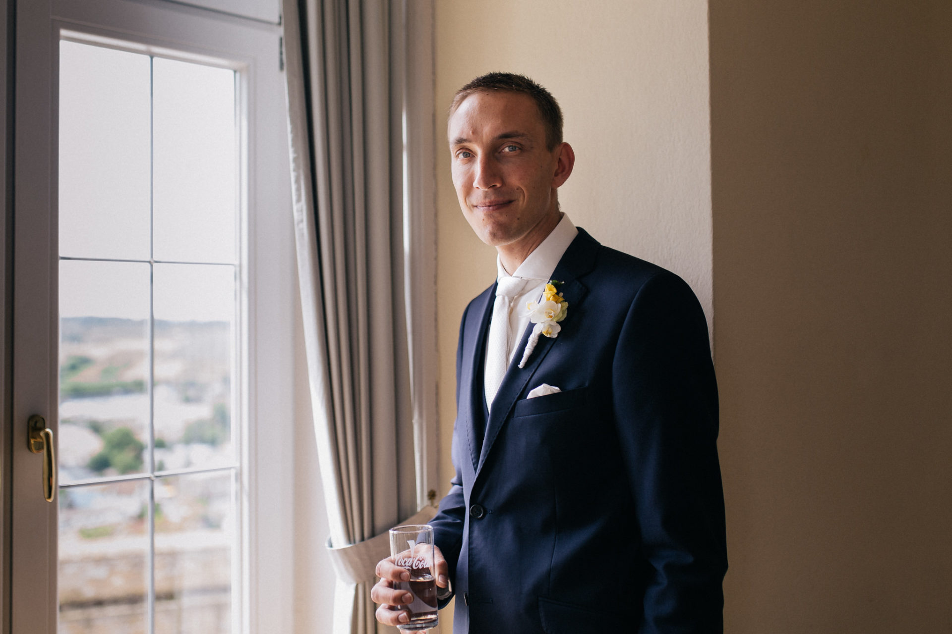 wedding photographer Stuttgart-castle wedding Stettenfels-Black forrest wedding-grooms portrait