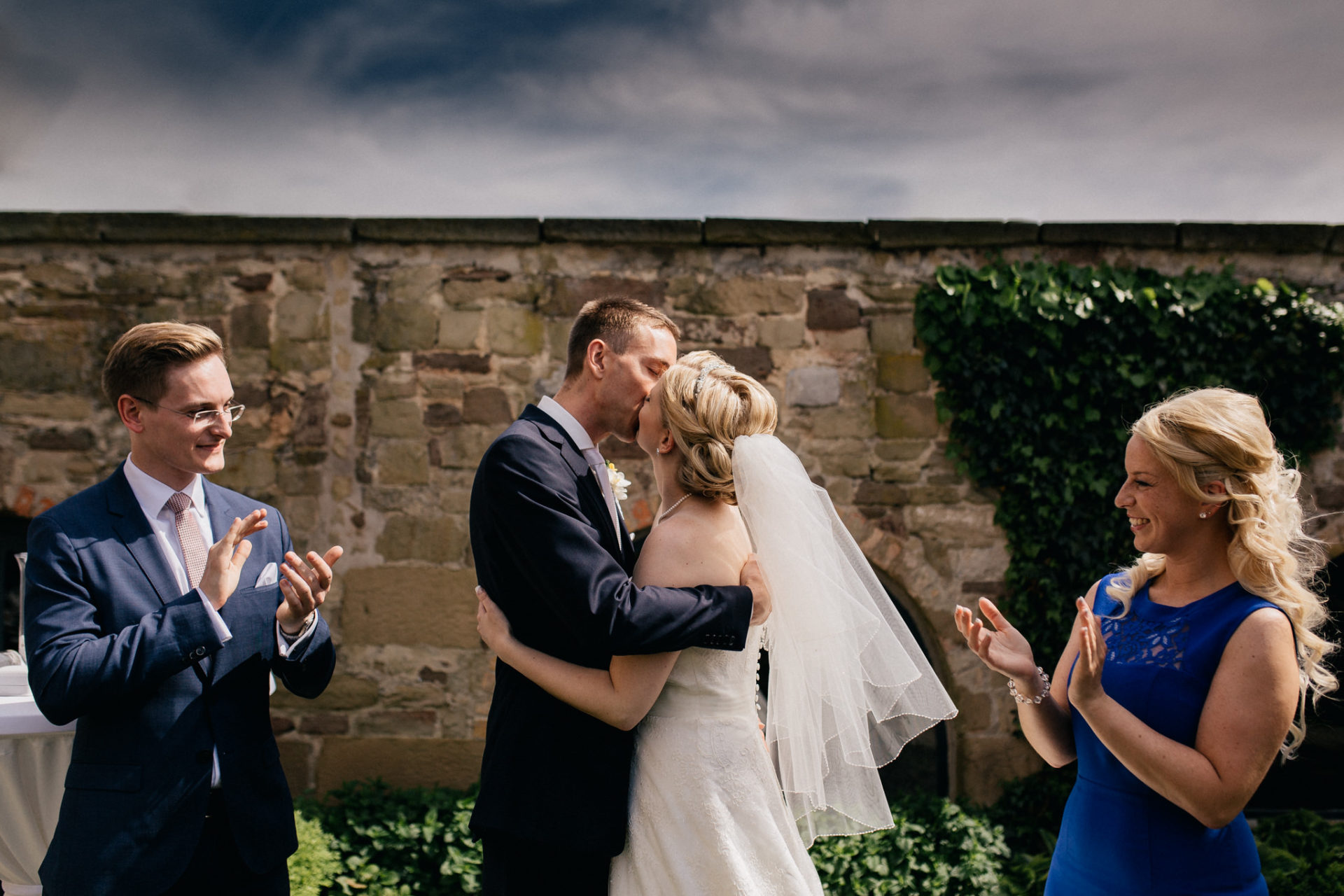 wedding photographer Stuttgart-castle wedding Stettenfels-Black forrest wedding-first kiss