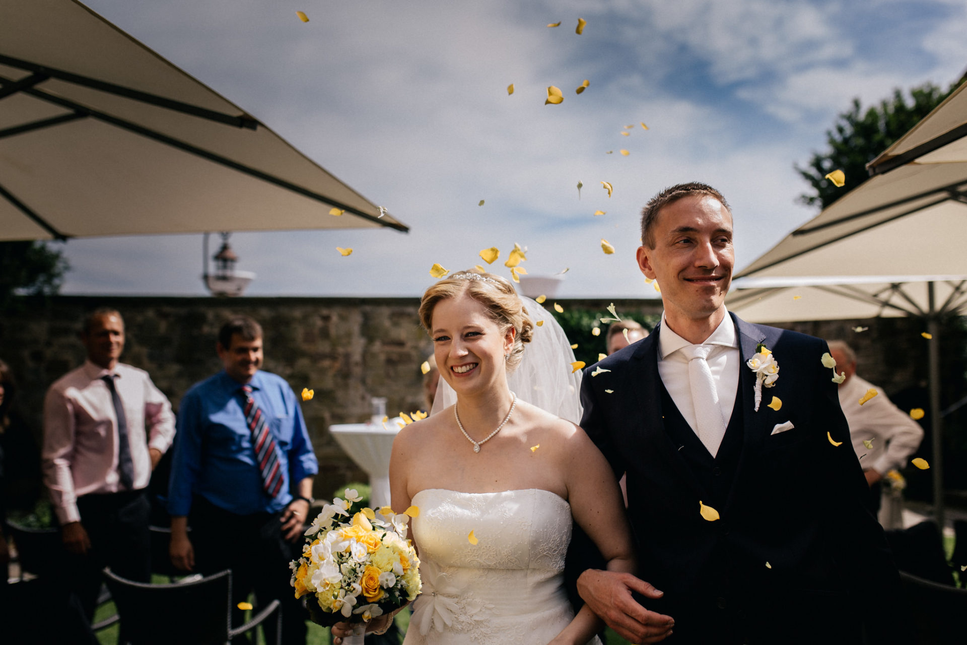 wedding photographer Stuttgart-castle wedding Stettenfels-Black forrest wedding-storytelling photograpy