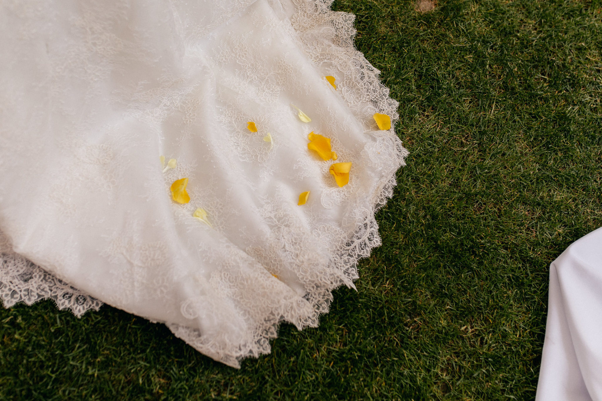 wedding photographer Stuttgart-castle wedding Stettenfels-Black forrest wedding-bridal robe