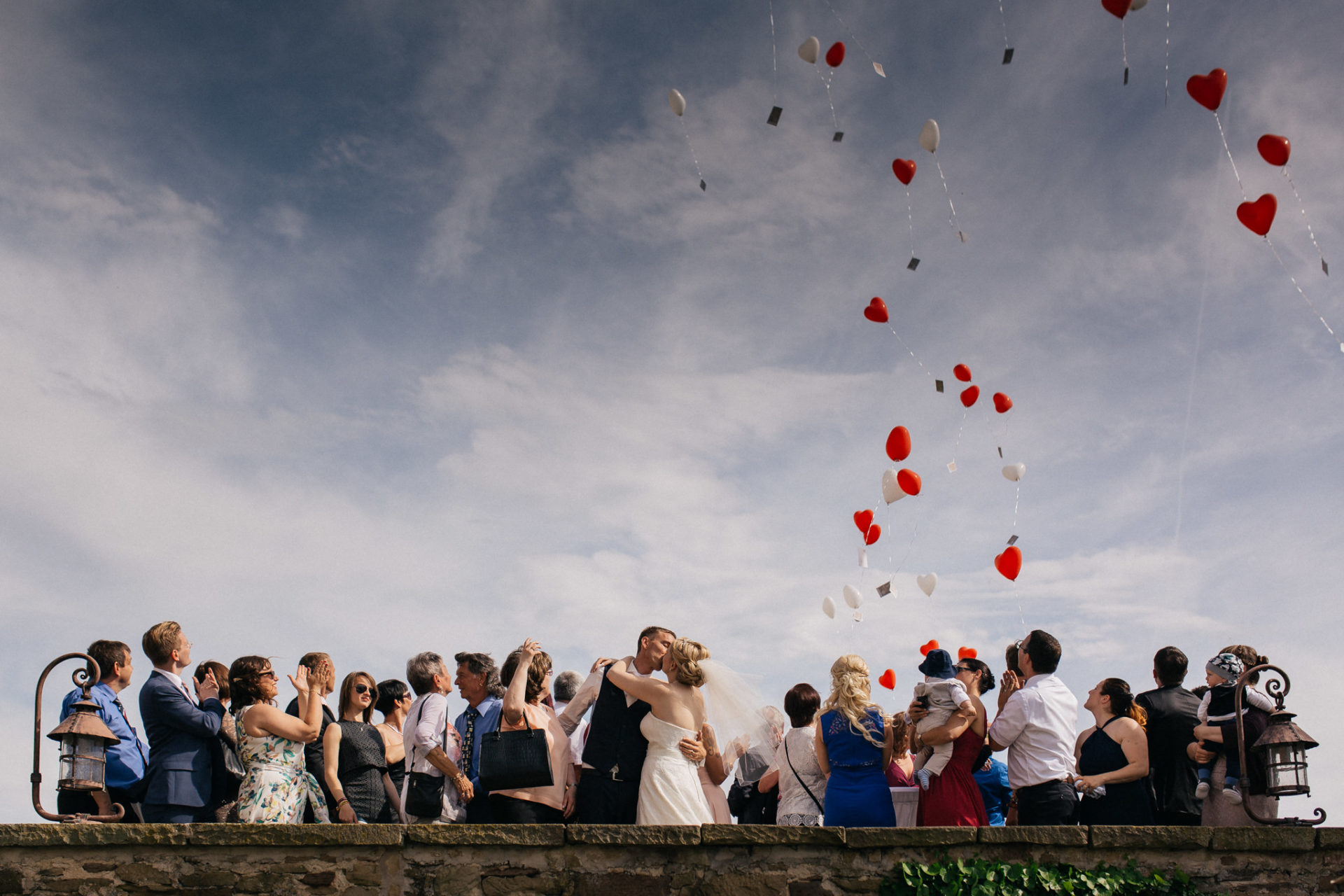 wedding photographer Stuttgart-castle wedding Stettenfels-Black forrest wedding-balloons