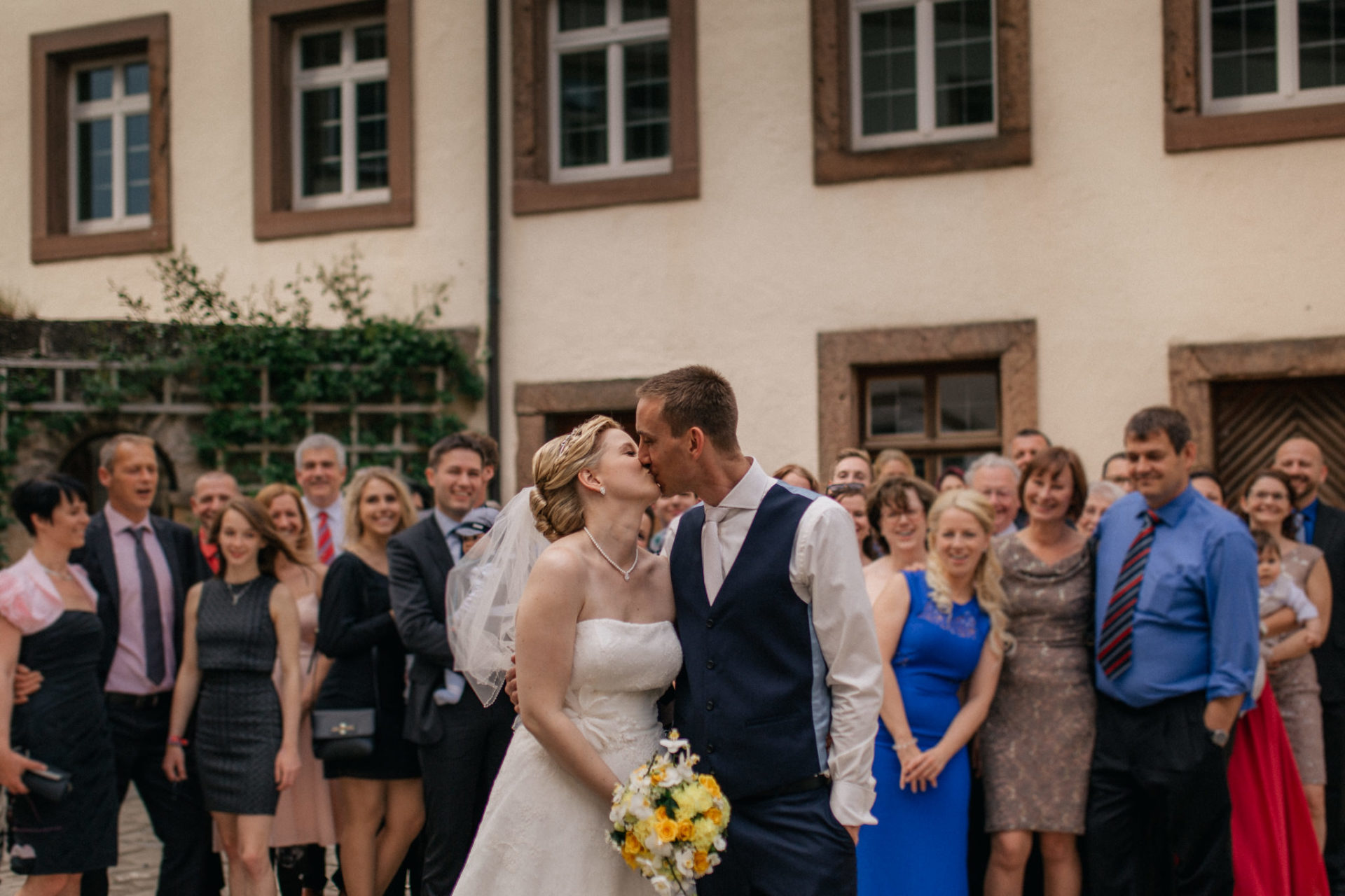 wedding photographer Stuttgart-castle wedding Stettenfels-Black forrest wedding-group shot