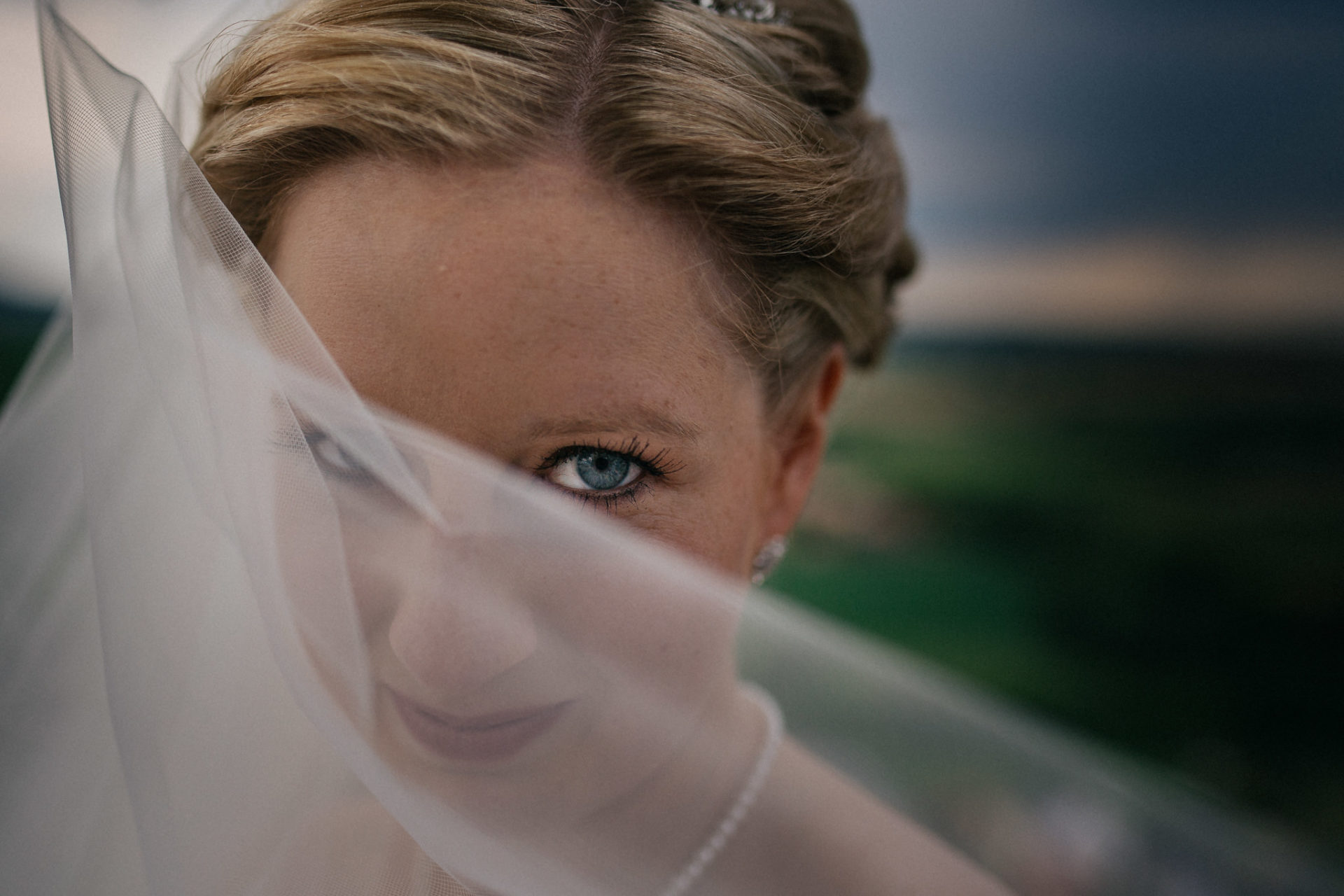 wedding photographer Stuttgart-castle wedding Stettenfels-Black forrest wedding-couple portraits Thunderstorm