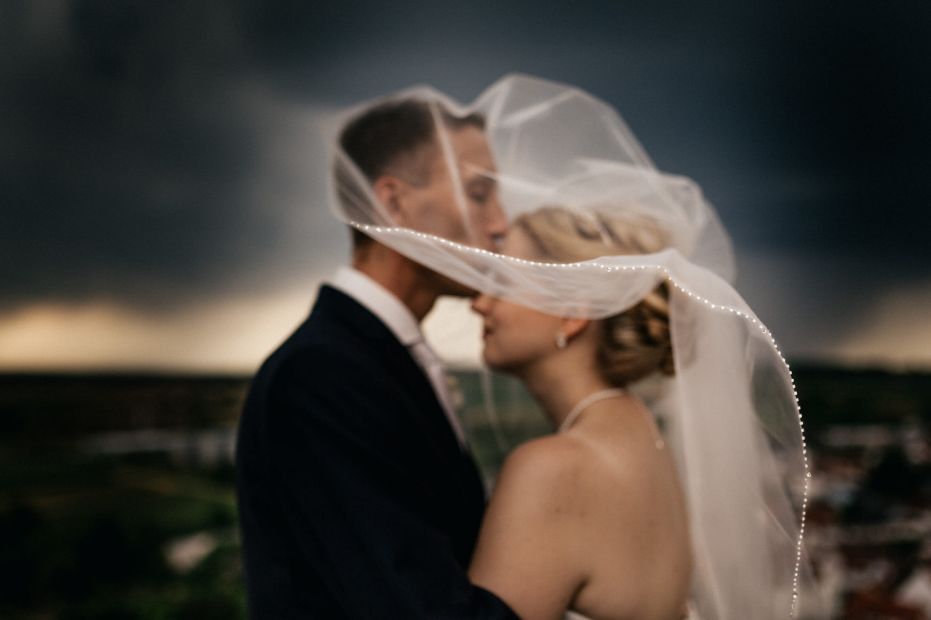 wedding photographer Stuttgart-castle wedding Stettenfels-Black forrest wedding-couple portraits Thunderstorm