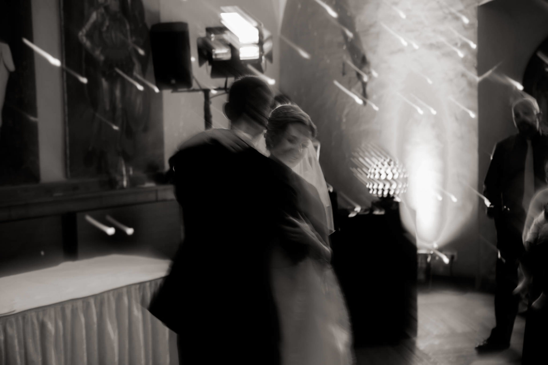 wedding photographer Stuttgart-castle wedding Stettenfels-Black forrest wedding-wedding dance