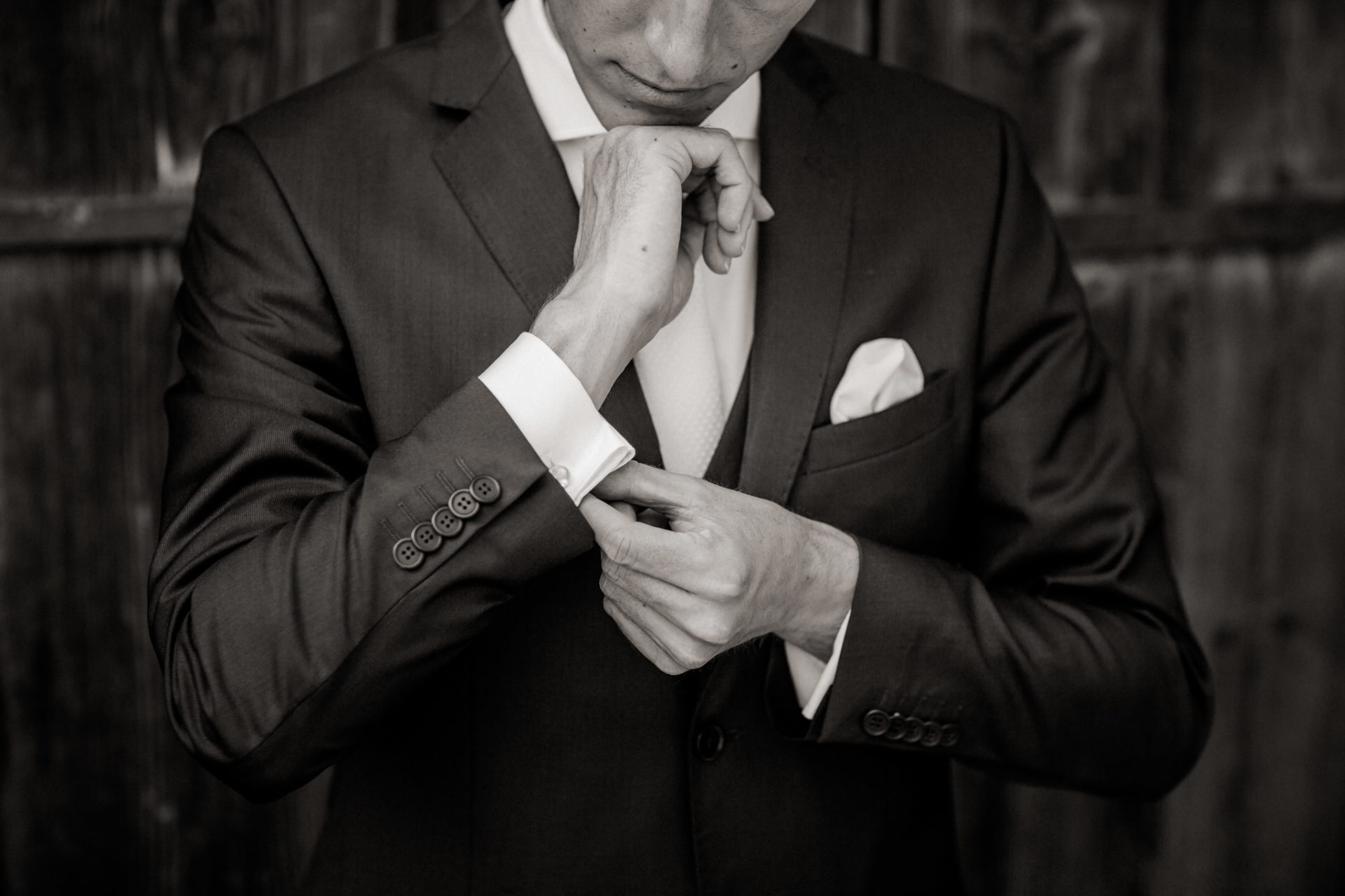 wedding photographer Stuttgart-castle wedding Stettenfels-Black forrest wedding-groom portrait-getting ready