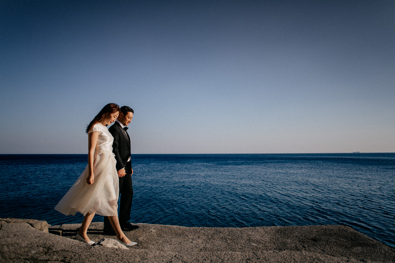 Hochzeitsfotograf Amalfi Küste-Flitterwochen Italien-Paarfotos-Strandspaziergang