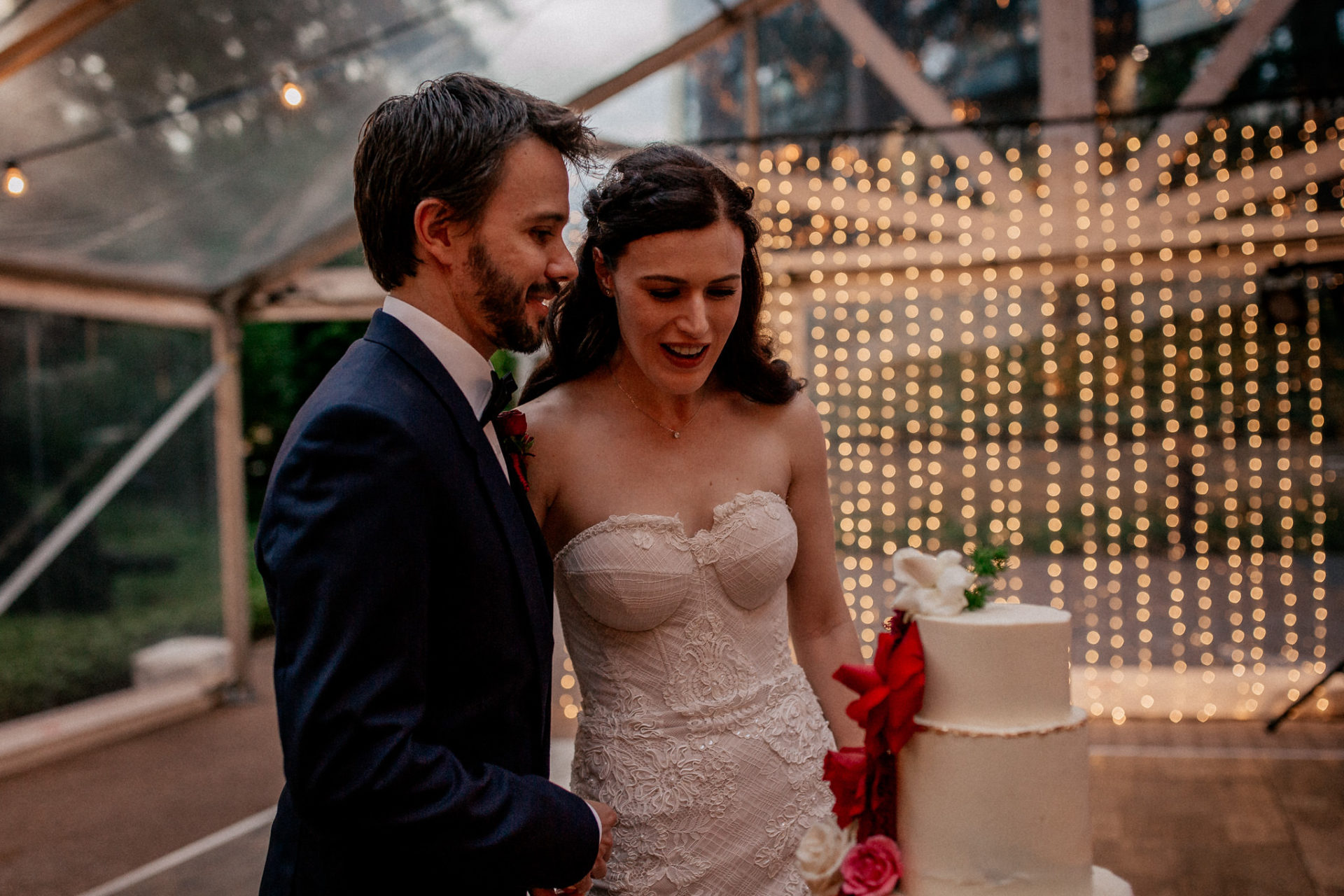 Perth Wedding Photographer-79 Wedding photographer Perth-solo merav gown-elegant city wedding-Lamonts bishop house-wedding cake