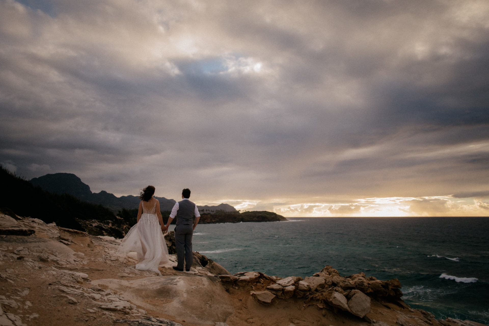 destination wedding kauai-hawaii wedding photographer-bridal portraits-beach wedding