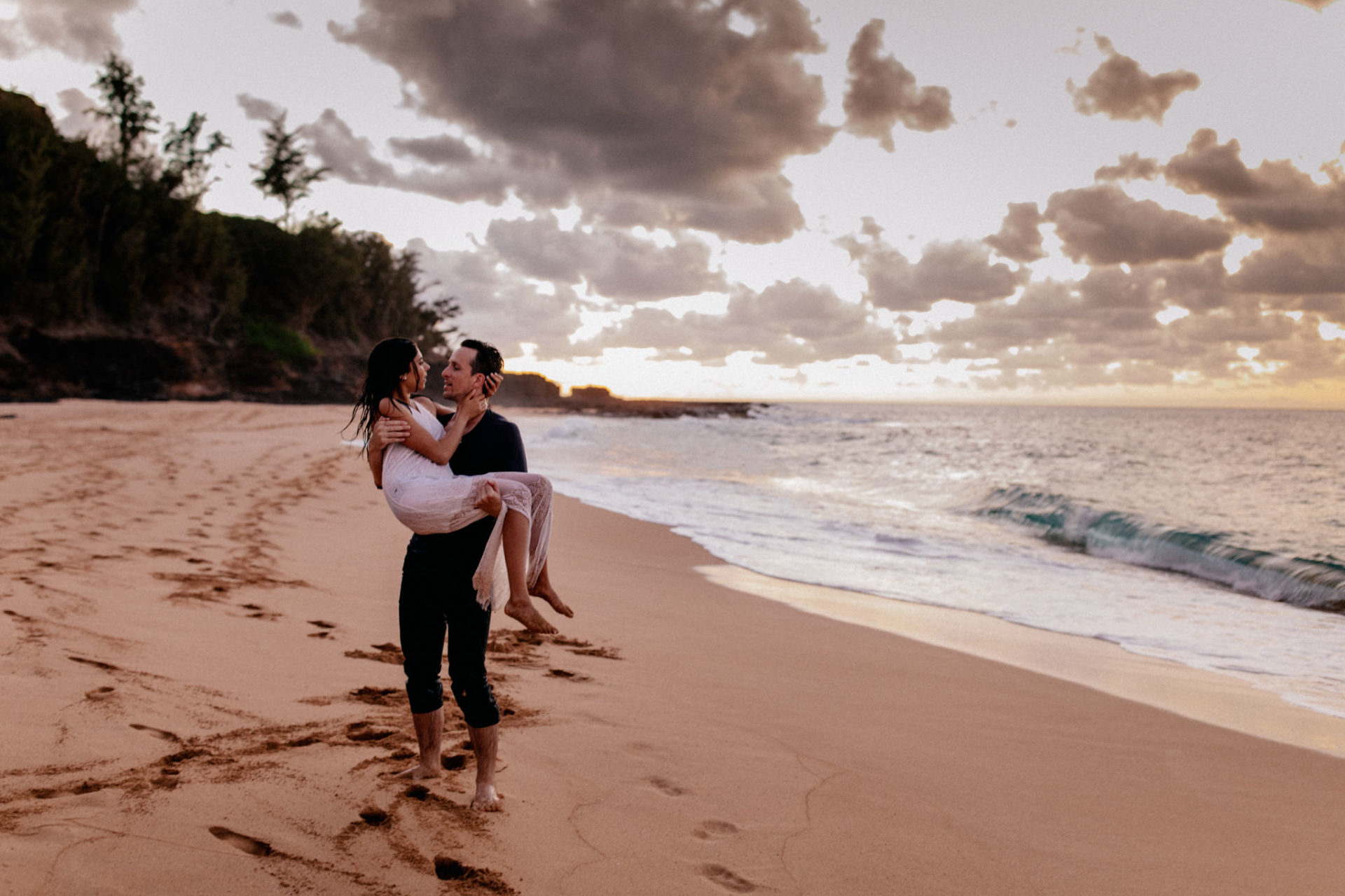 honeymoon hawaii-wedding photographer kauai-destination wedding tropics-couple shoot kauai