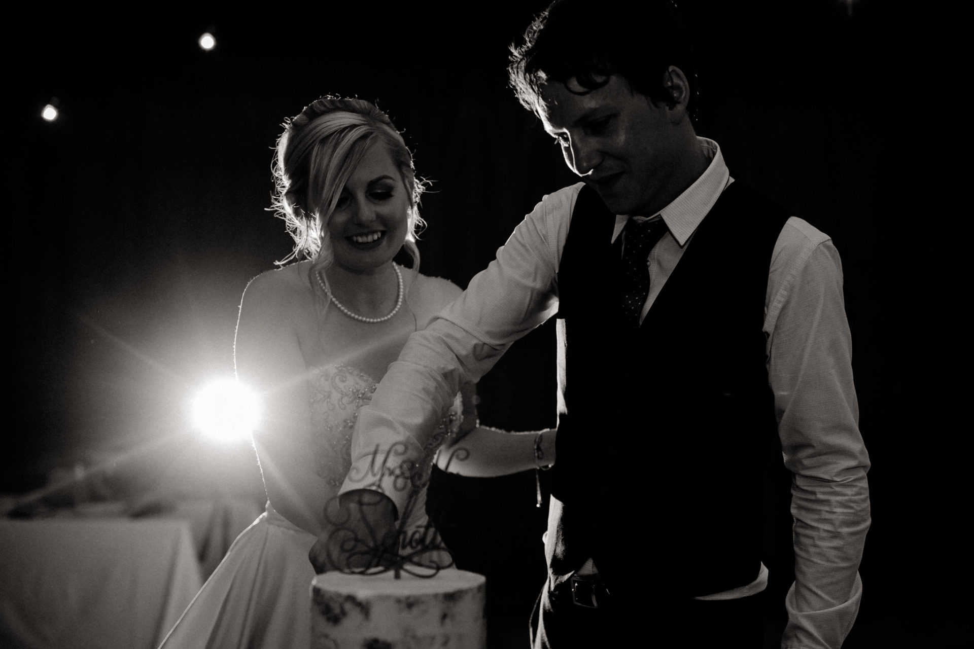 backyard-wedding-australia-melbourne-cake-cutting-bride-groom